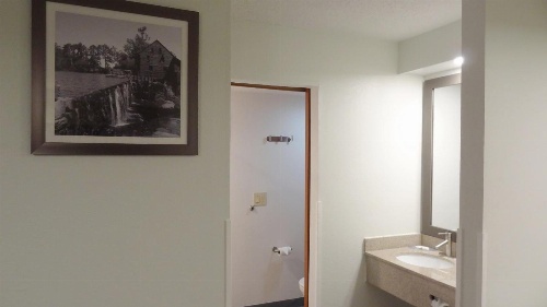 Quality Inn & Suites Raleigh North image 1