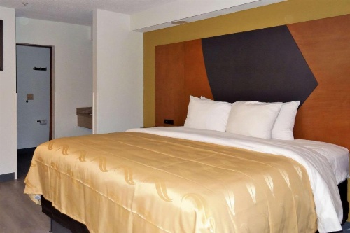 Quality Inn & Suites Raleigh North image 10